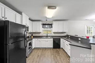 7126 Bullock Dr, Charlotte, NC 28214 - Photo 9