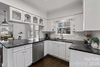 26 6th Avenue NW, Hickory, NC 28601 - Photo 11