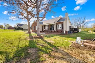 105 Laura Ct, Cherryville, NC 28021 - Photo 3