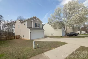 3733 Catawba Creek Dr, Gastonia, NC 28056 - Photo 3