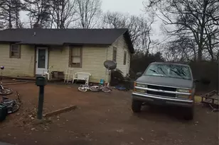 1729 Lakeview Dr, Statesville, NC 28677 - Photo 3