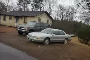 1729 Lakeview Dr, Statesville, NC 28677 - Photo 5