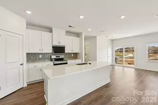 8124 Hidden Spgs Trl, Charlotte, NC 28216 - Photo 7