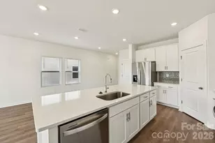 8124 Hidden Spgs Trl, Charlotte, NC 28216 - Photo 9