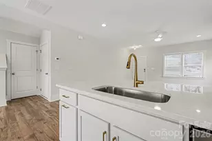 4768 Americana Ave, Charlotte, NC 28215 - Photo 9