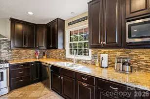 7 Brushwood Rd, Asheville, NC 28804 - Photo 9