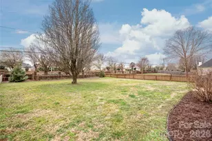 3943 Huntmeadow Dr, Charlotte, NC 28269 - Photo 39