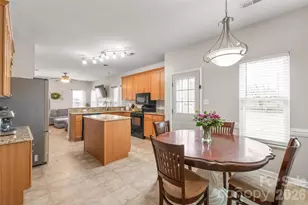 3943 Huntmeadow Dr, Charlotte, NC 28269 - Photo 15