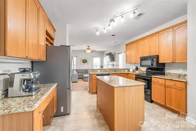 3943 Huntmeadow Drive, Charlotte, NC 28269 - Photo 17