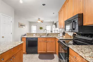 3943 Huntmeadow Dr, Charlotte, NC 28269 - Photo 19