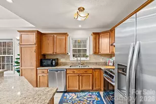 71 Captains Dr, Candler, NC 28715 - Photo 11