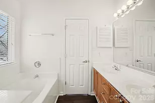 13316 Woodland Farm Dr, Charlotte, NC 28215 - Photo 17