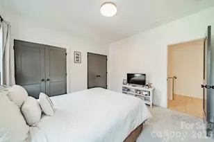 608 Ambassador St, Charlotte, NC 28208 - Photo 25