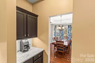 5715 Whitegate Ln, Charlotte, NC 28269 - Photo 7