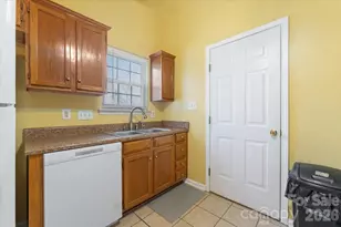 1914 Sloan Dr, Charlotte, NC 28208 - Photo 9