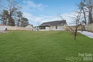 1914 Sloan Dr, Charlotte, NC 28208 - Photo 25