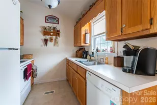 240 Taylor Cir, Granite Falls, NC 28630 - Photo 9