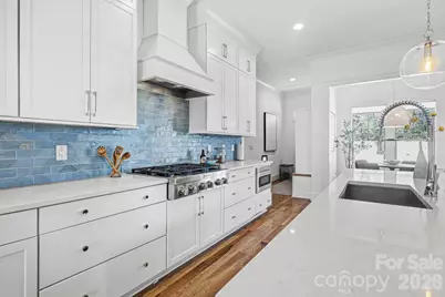 2852 Dorchester Place, Charlotte, NC 28209 - Photo 5