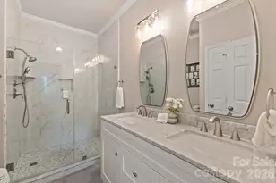 17919 Kings Point Dr, Cornelius, NC 28031 - Photo 9