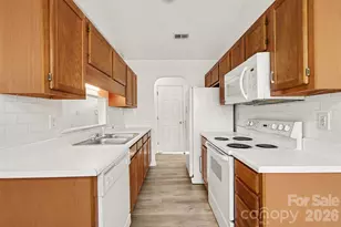 2015 Slater Springs Dr, Charlotte, NC 28216 - Photo 7