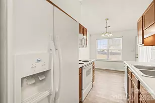 2015 Slater Springs Dr, Charlotte, NC 28216 - Photo 9