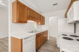 2015 Slater Springs Dr, Charlotte, NC 28216 - Photo 11