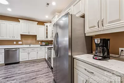 8577 Highland Glen Drive, Charlotte, NC 28269 - Photo 17