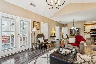 8577 Highland Glen Drive, Charlotte, NC 28269 - Photo 9