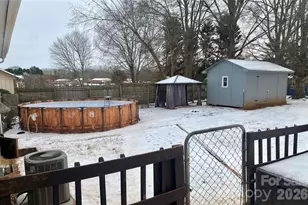 72 Pleasant Garden Dr, Taylorsville, NC 28681 - Photo 3