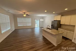 8627 Harris Lake Ln, Charlotte, NC 28269 - Photo 3