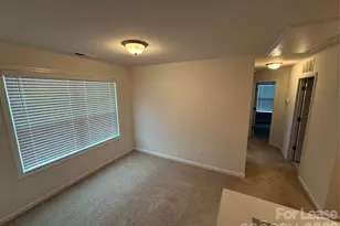 8627 Harris Lake Ln, Charlotte, NC 28269 - Photo 9