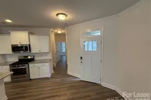 8627 Harris Lake Ln, Charlotte, NC 28269 - Photo 5