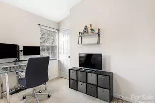 10783 Holly Ridge Blvd, Charlotte, NC 28216 - Photo 17