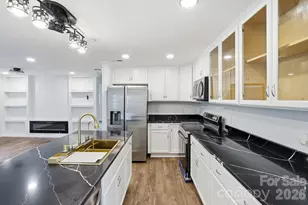 704 W Border St, Dallas, NC 28034 - Photo 7