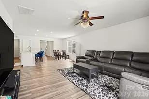 10136 Chatham Run Ln, Charlotte, NC 28262 - Photo 5