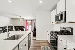 10136 Chatham Run Ln, Charlotte, NC 28262 - Photo 11