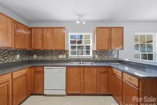 1968 8th St Ln SE, Hickory, NC 28602 - Photo 7