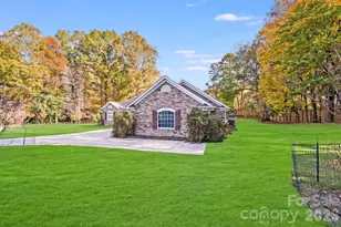 5329 Kuykendall Rd, Charlotte, NC 28270 - Photo 3