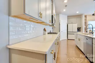 6415 Barcelona Wy, Charlotte, NC 28214 - Photo 7