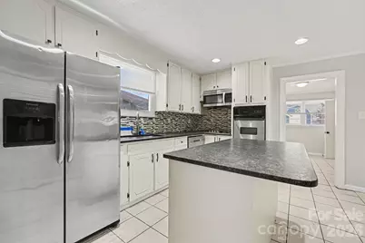 742 N Mulberry Street, Statesville, NC 28677 - Photo 9