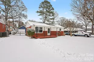 742 N Mulberry St, Statesville, NC 28677 - Photo 1