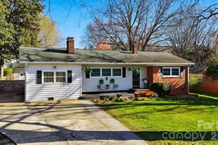 904 15th St NW, Conover, NC 28613 - Photo 1