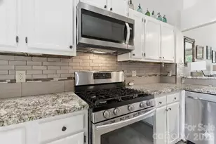 19986 Oak Leaf Cir, Cornelius, NC 28031 - Photo 11