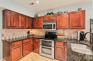 6421 Skyline Dr, Charlotte, NC 28269 - Photo 11