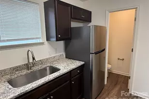 2021 Oakdale Rd, Charlotte, NC 28216 - Photo 5