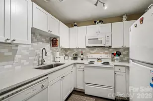 37 Hamiltons Harbor Dr, Clover, SC 29710 - Photo 13