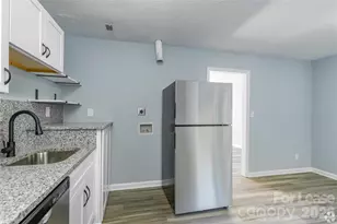 300 E Charlotte Ave, Mount Holly, NC 28120 - Photo 1