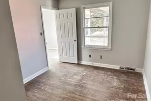 310 Hollis Rd, Charlotte, NC 28209 - Photo 11