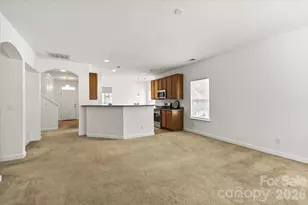 8227 4 Sisters Ln, Charlotte, NC 28215 - Photo 9