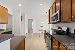 8227 4 Sisters Ln, Charlotte, NC 28215 - Photo 11